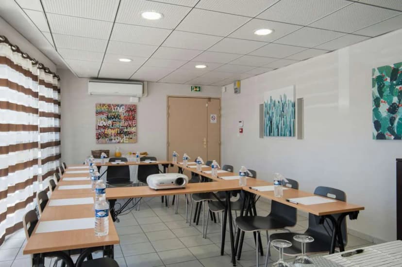Appart'City Classic Marseille Aéroport Vitrolles - Appart Hôtel — photo 3