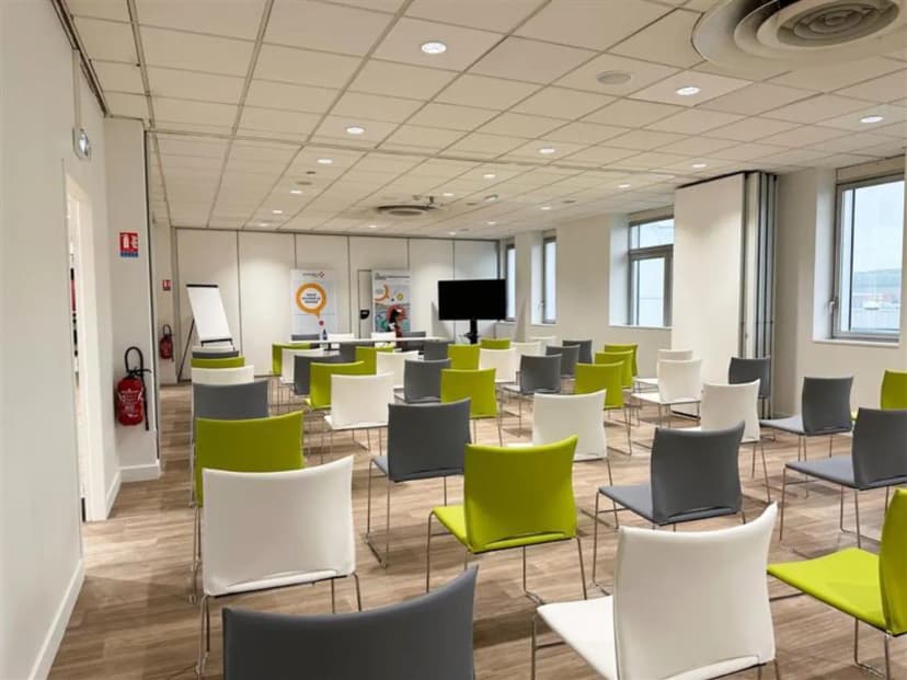 Centre d'affaires - Aéroport Clermont-Ferrand Auvergne — photo 2