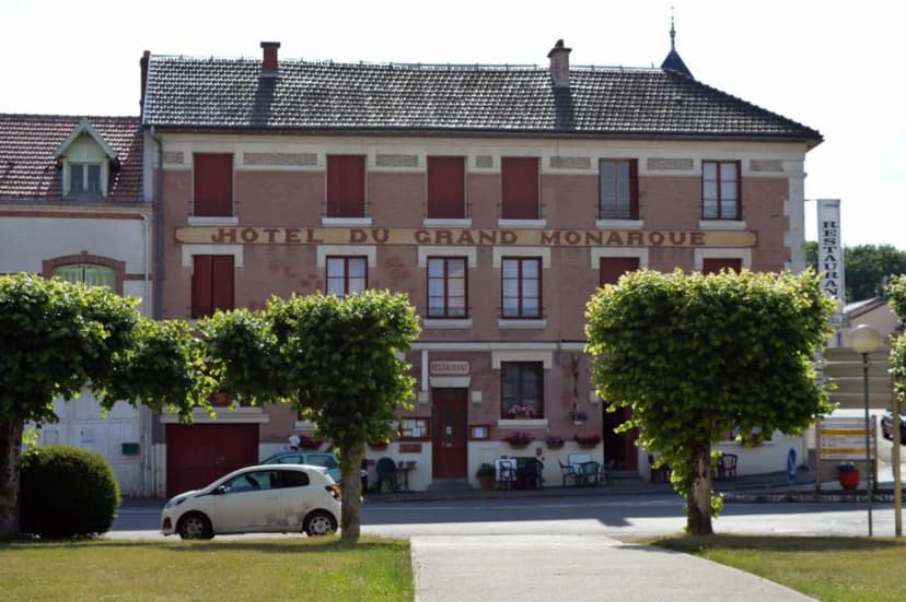 Restaurant-Hôtel Le Grand Monarque — photo 1