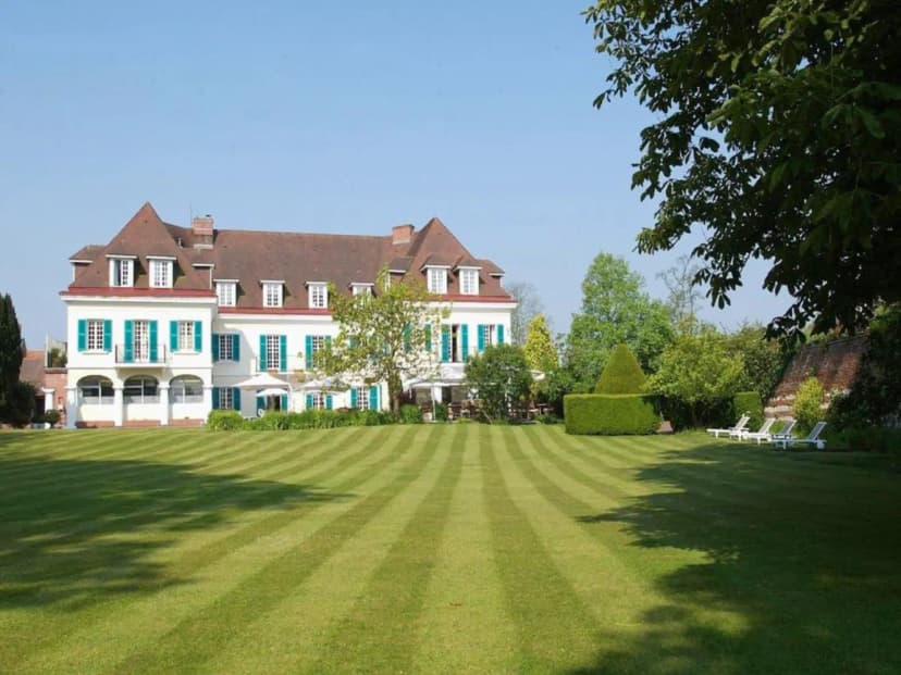Château de Montreuil - Hôtel & Restaurant — photo 1
