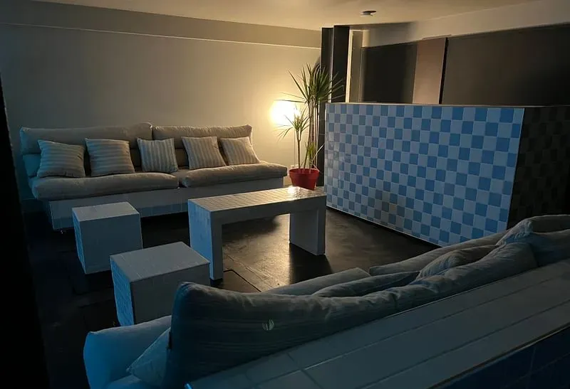 La Piscine Studio – Espace évènementiel, lieu de tournage et bureaux à louer — photo 3
