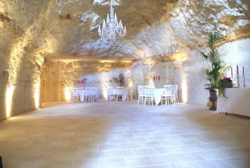 La Grotte de la Roche aux Fées — photo 1