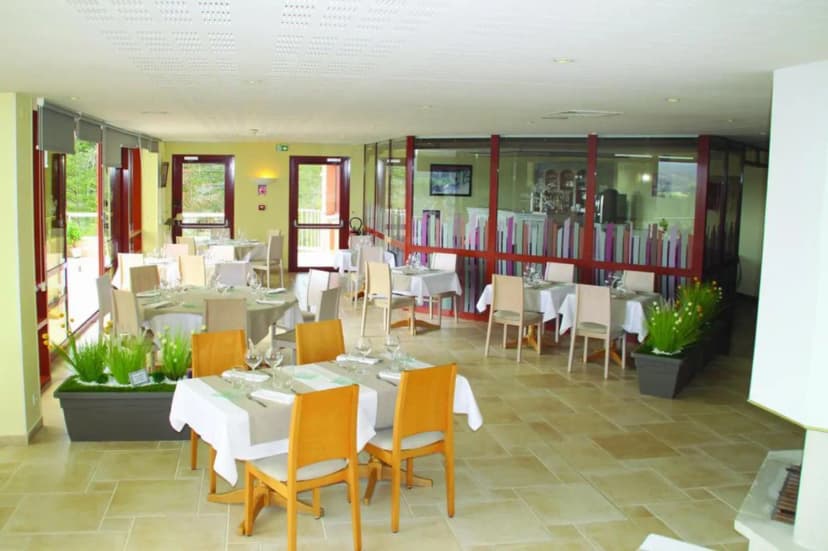 Hôtel Restaurant Les Demoiselles — photo 2