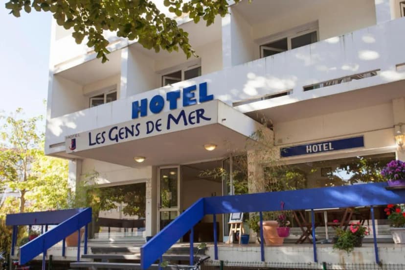Hotel Les Gens De Mer La Rochelle — photo 1