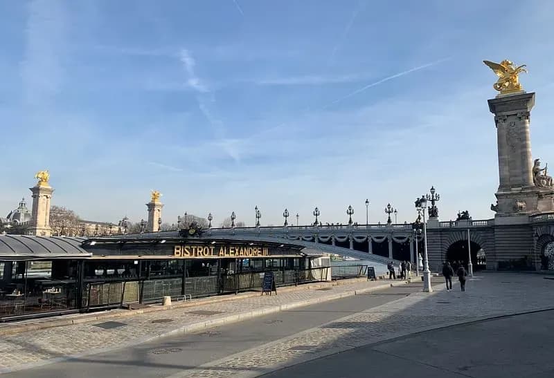 Invalides Bridge — photo 1