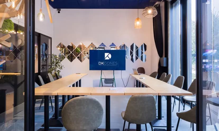 DKGONES Café Lyon7 Gerland (coworking, événementiel, petite restauration, bar) — photo 4