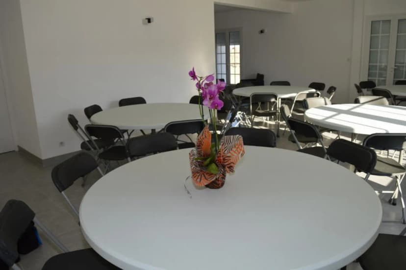 Gîte de l’Orchidée : Location gite de groupe calme, en pleine nature dans la campagne, pour 27 personnes, avec salle de réception et accueil vélo, idéal pour séminaire/événements/mariage, proche Tours à Saint-Epain, Indre-et-Loire — photo 3