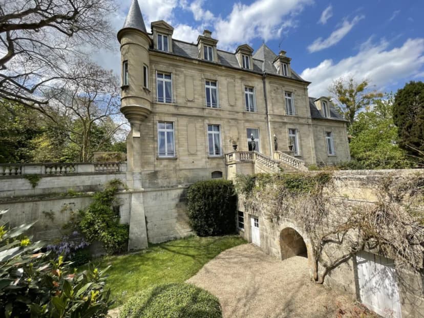 Castle Precy — photo 1