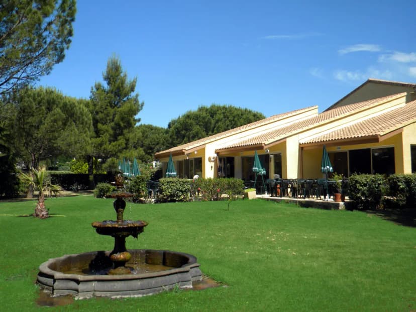 Logis Hotel Restaurant Le Mas de l'Olivier — photo 1