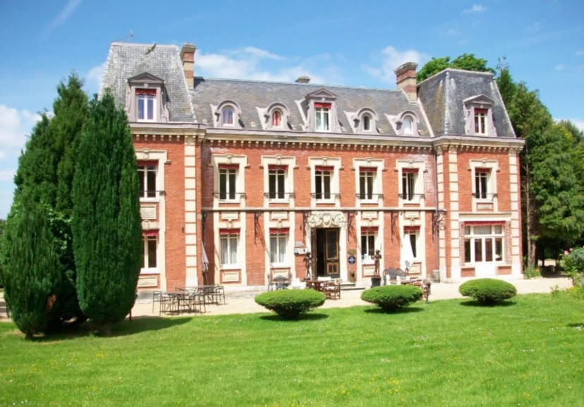 Logis Hôtel Château Corneille — photo 1