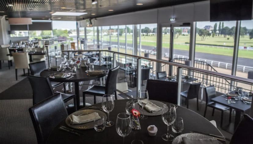 RESTAURANT DE L HIPPODROME-MARCQ EN BAROEUL — photo 1