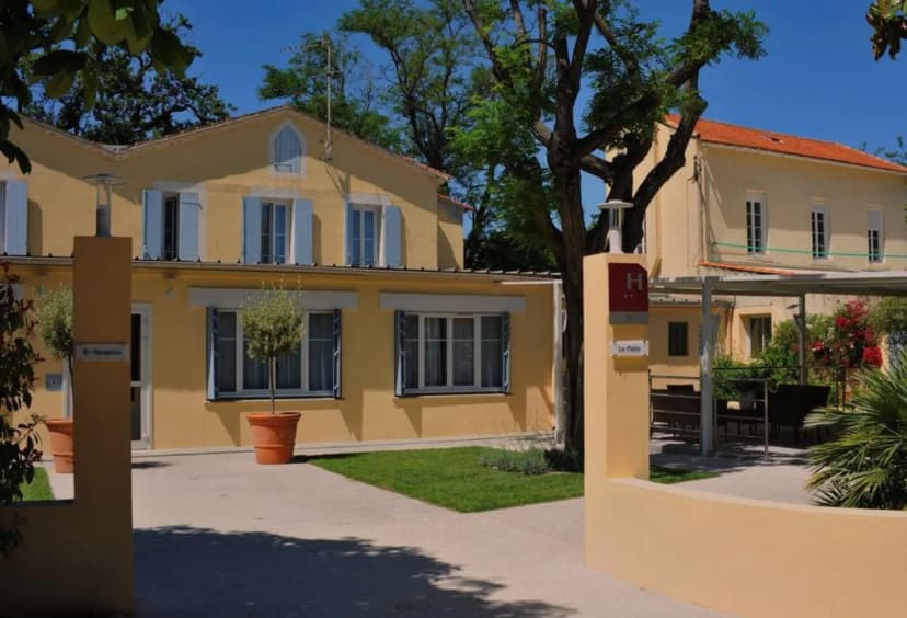 Grand Hotel des Sablettes Plage, Curio Collection by Hilton — photo 1