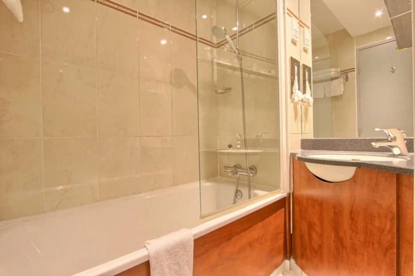 Hôtel Kyriad Paris Nord Porte de Saint Ouen — photo 4