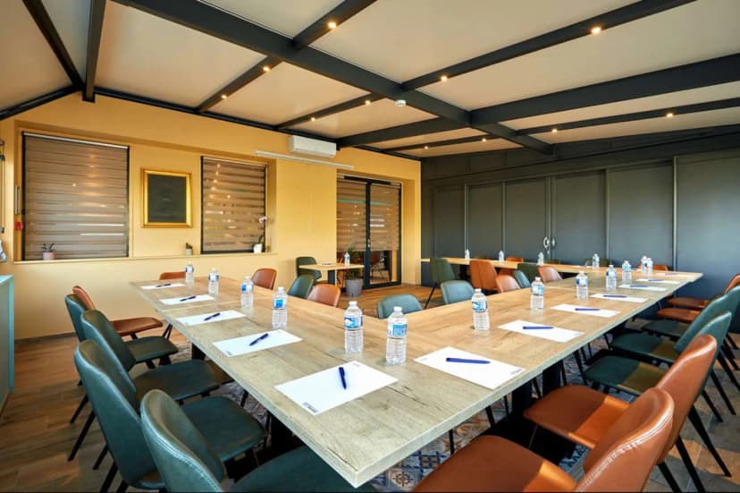 Hôtel - Restaurant Kyriad LA ROCHE SUR YON — photo 3