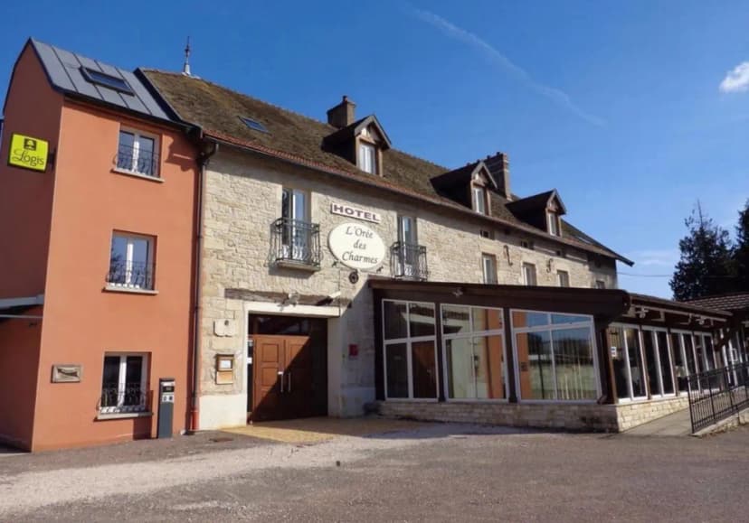 Logis Hôtel Restaurant l'Orée des Charmes — photo 1