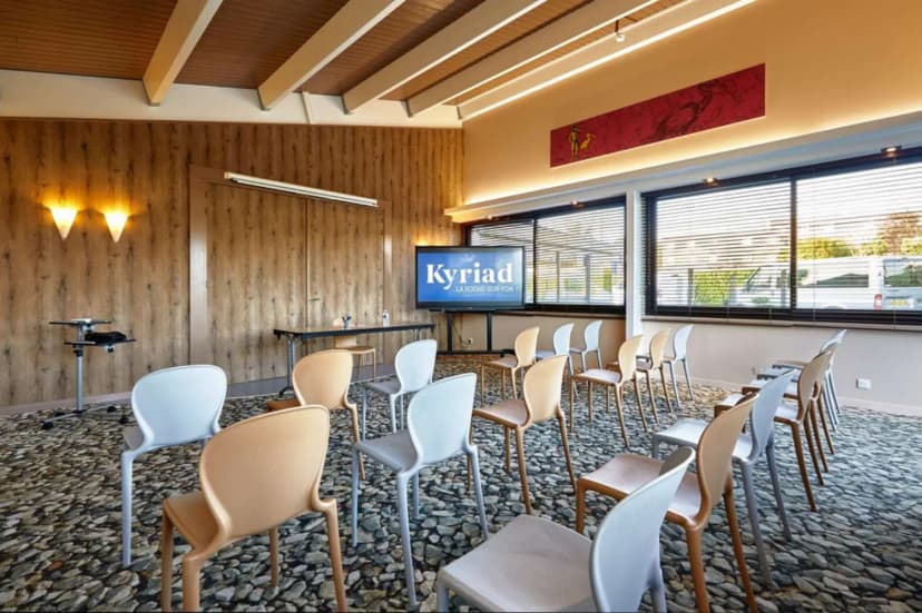 Hôtel - Restaurant Kyriad LA ROCHE SUR YON — photo 5