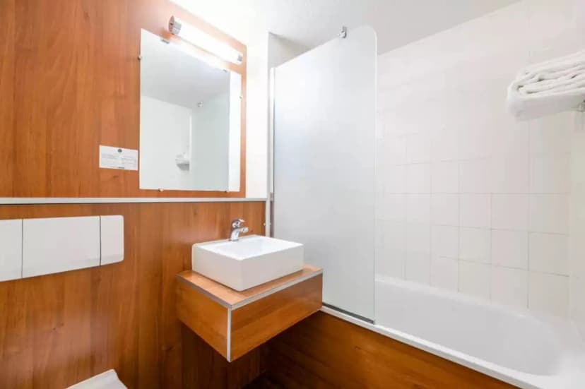 Comfort Hotel Aeroport Lyon St Exupery — photo 4
