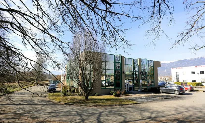 BUSINESS CENTER — photo 1