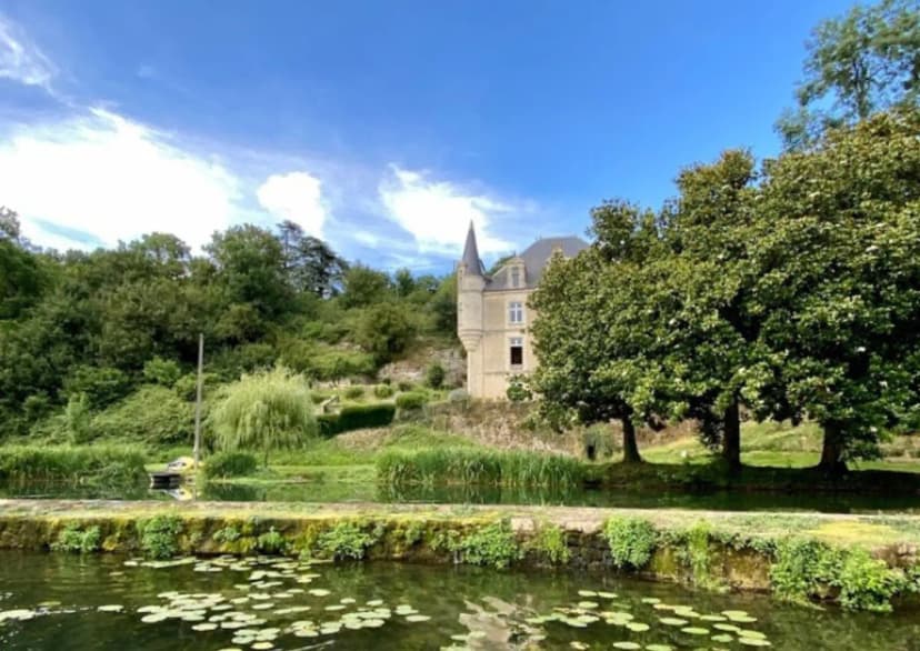 Castle Of The Wolves Estate — photo 1