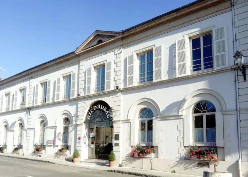 Hotel Restaurant Ricordeau À Loué — photo 1
