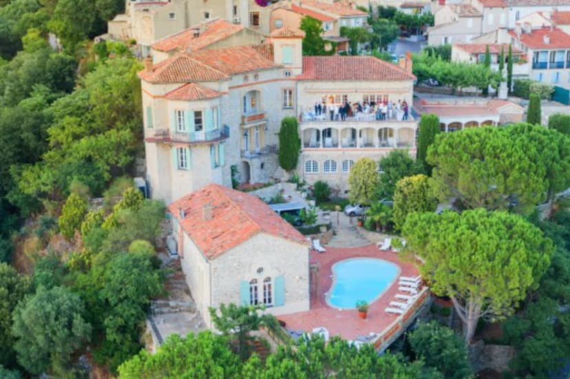 Le château des Costes — photo 1