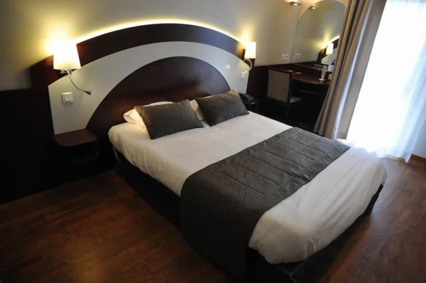 The Originals Hotels Le Lion d'Or St Brice — photo 4