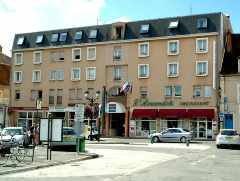 Logis/Hôtel l'Amandois — photo 1