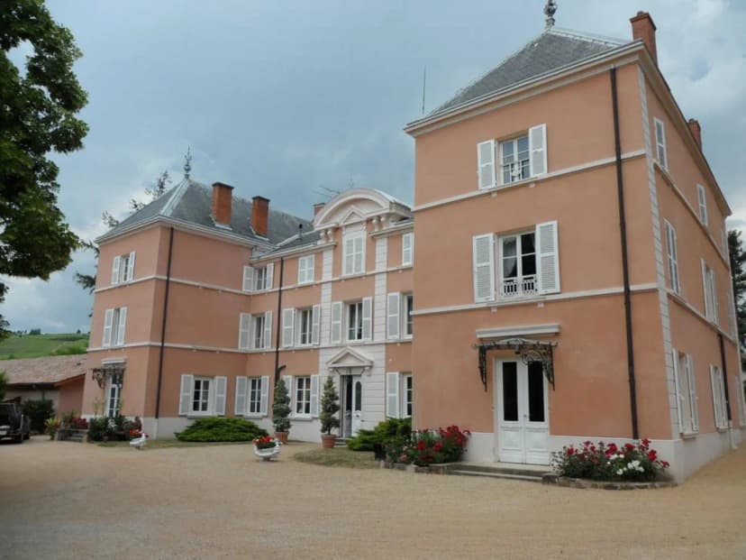 Chateau de la Chapelle des Bois — photo 1
