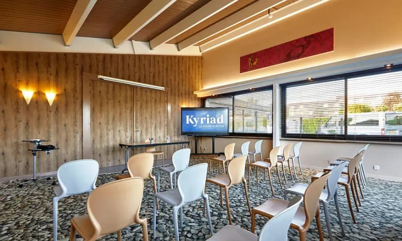 Hôtel - Restaurant Kyriad LA ROCHE SUR YON — photo 5