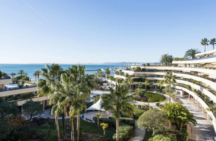 Holiday Inn Nice - Saint Laurent Du Var, an IHG Hotel — photo 1