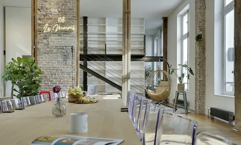 Rent Showroom — photo 1