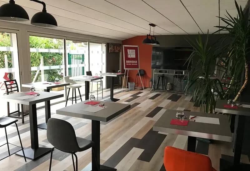 CARRÉ PAU AIRPORT HOTEL — photo 5