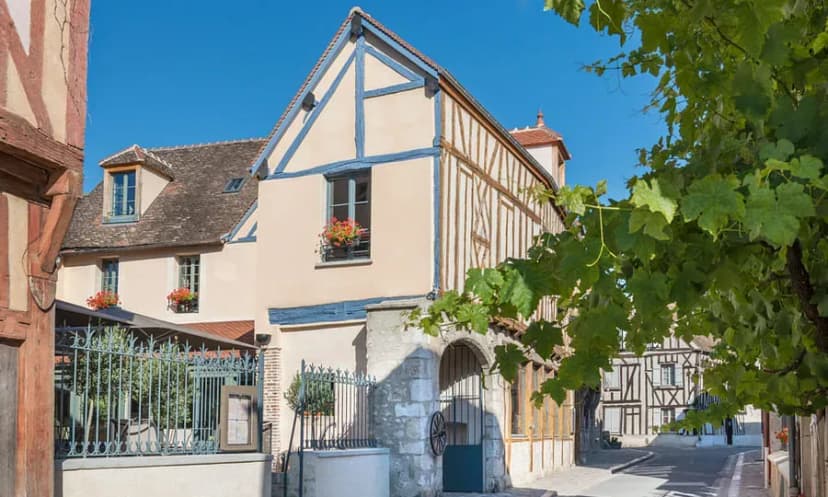 Hôtel Aux Vieux Remparts — photo 1