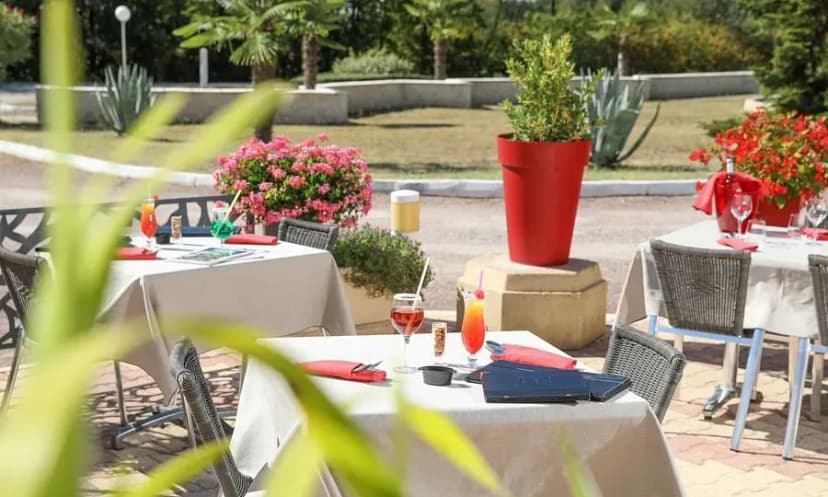 Logis Hôtel le Tropicana — photo 1