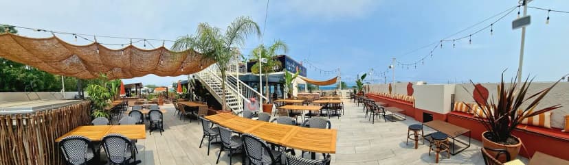 Bistro & Co. RoofTop Bar