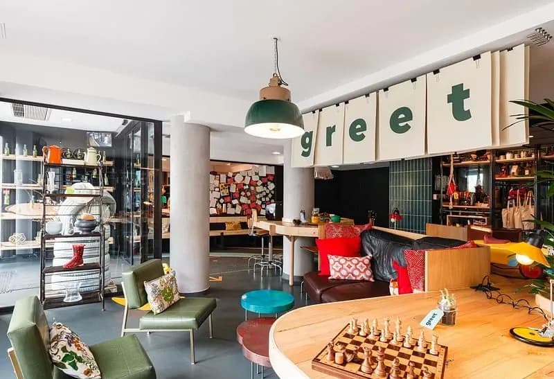 greet hotel Lyon Confluence — photo 1