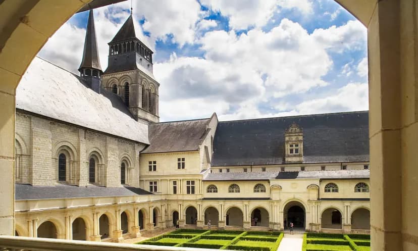 Hotel La Croix Blanche Fontevraud — photo 4