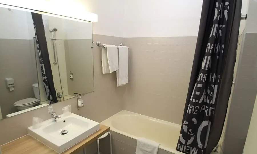 Adonis Lyon Est Hotel Artys — photo 4
