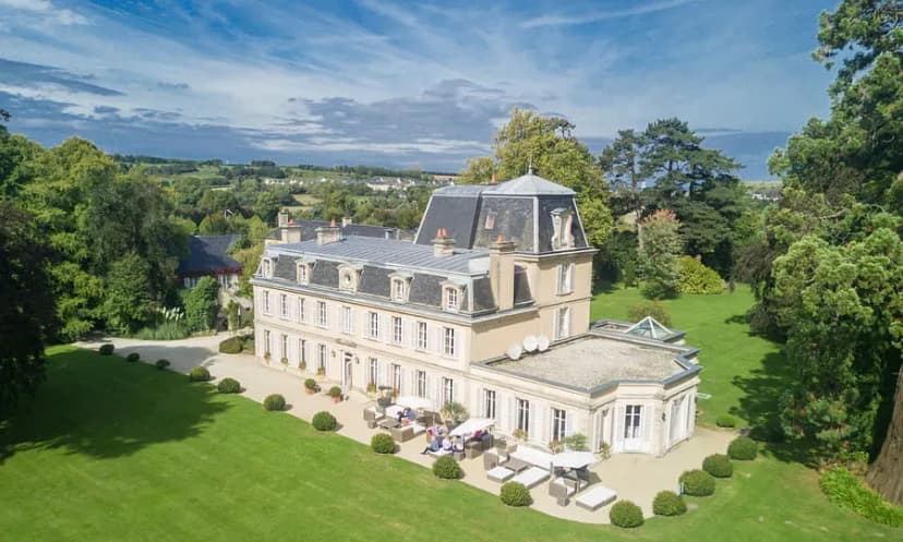 Château La Chenevière — photo 1