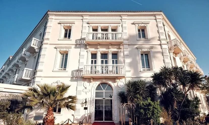 Grand Hotel des Sablettes Plage, Curio Collection by Hilton — photo 1