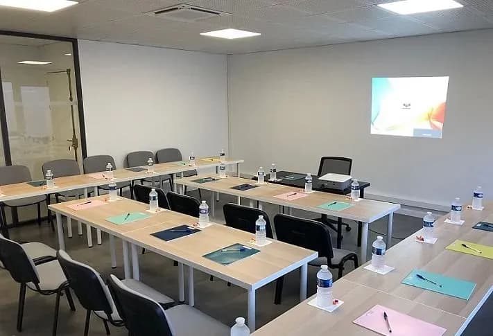 Centre d'affaires le 2R - CAM 13 — photo 1
