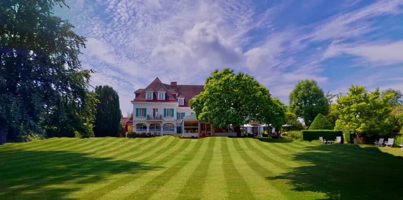 Château de Montreuil - Hôtel & Restaurant — photo 1