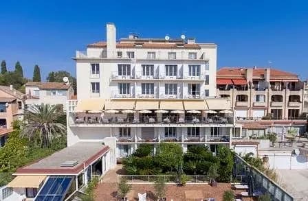 Le Provençal · Hotel de 23 appartements et Restaurant · Var — photo 1