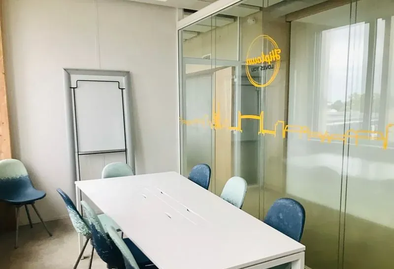 Hiptown - Bureaux fermés - Bureaux Flexibles ou Opérés - Salle de réunion - Saint-Jean — photo 3