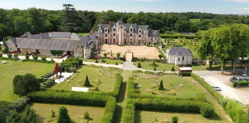 Chateau De Jallanges — photo 1