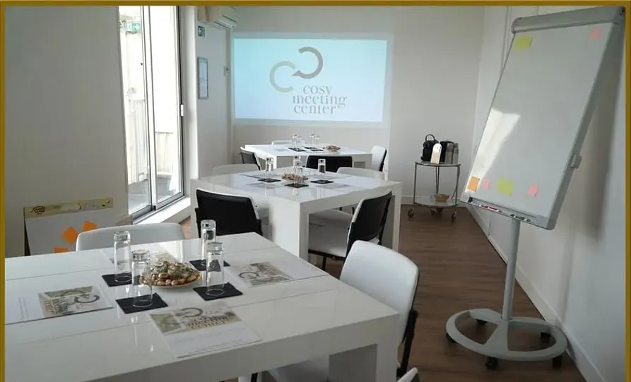 Cozy Meeting Center Room Rental Paris 8 — photo 3