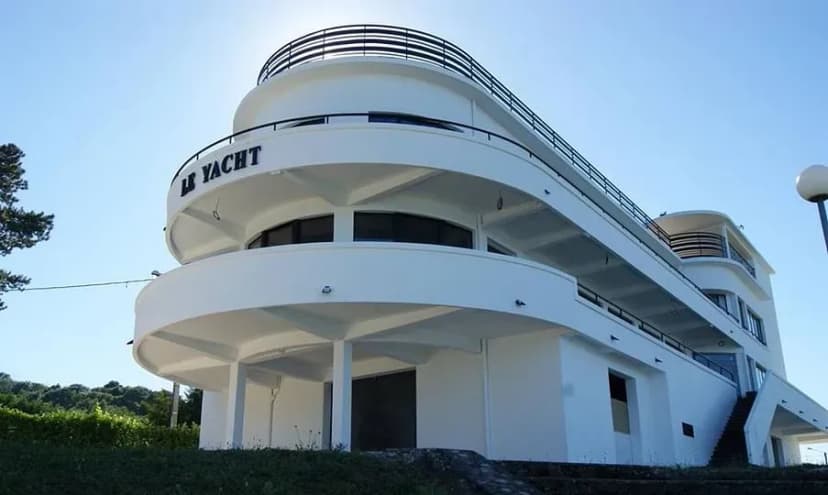 LE YACHT — photo 1