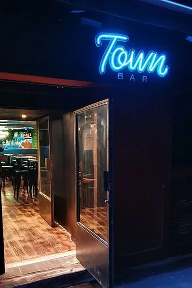 Town — photo 2