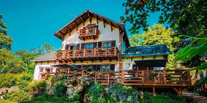 Hôtel - Restaurant Le Chalet Montégut - Moulins — photo 1