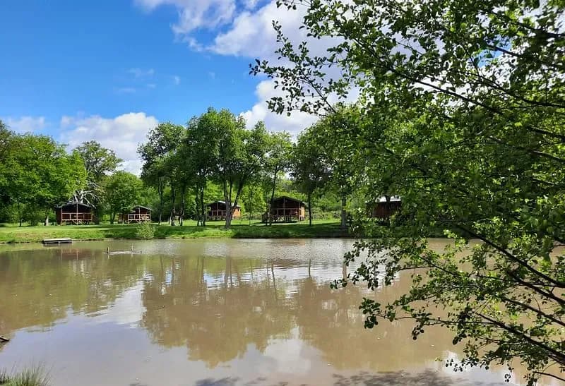 Ferme des Poulardières : Location de gîte et hébergements insolites avec SPA et piscine proche de Chambord. Lodges en bois et chalets situés en Sologne - Loir-et-Cher (41). — photo 1